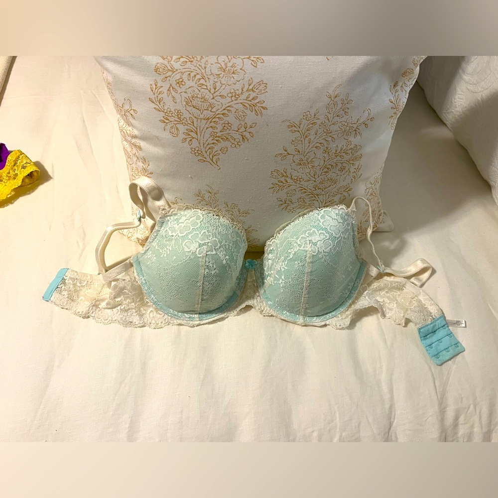 Like NEW 34DD VS Bra White/Baby Blue